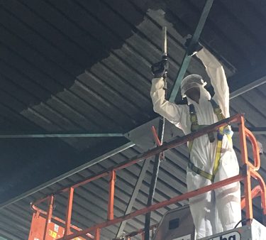 Cleaning with dry ice